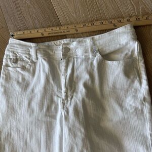 Chico's Jeans Size 1 White Denim Platinum Straight Leg  Thelma Capri